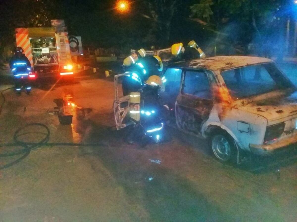Incendio vehicular en Arroyito