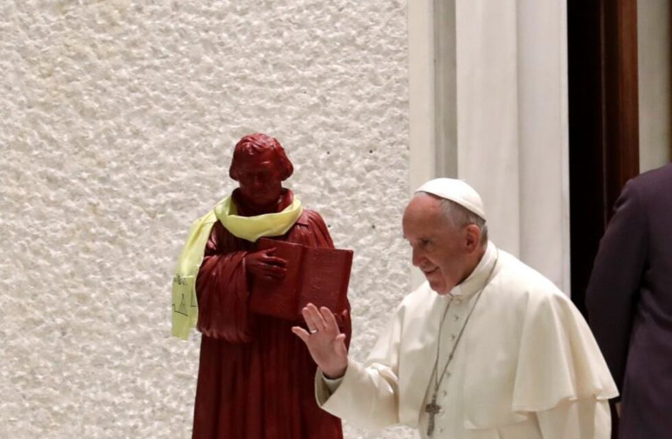 El Papa pidió por los menores refugiados: "Hay que cuidarlos, son tres veces indefensos"