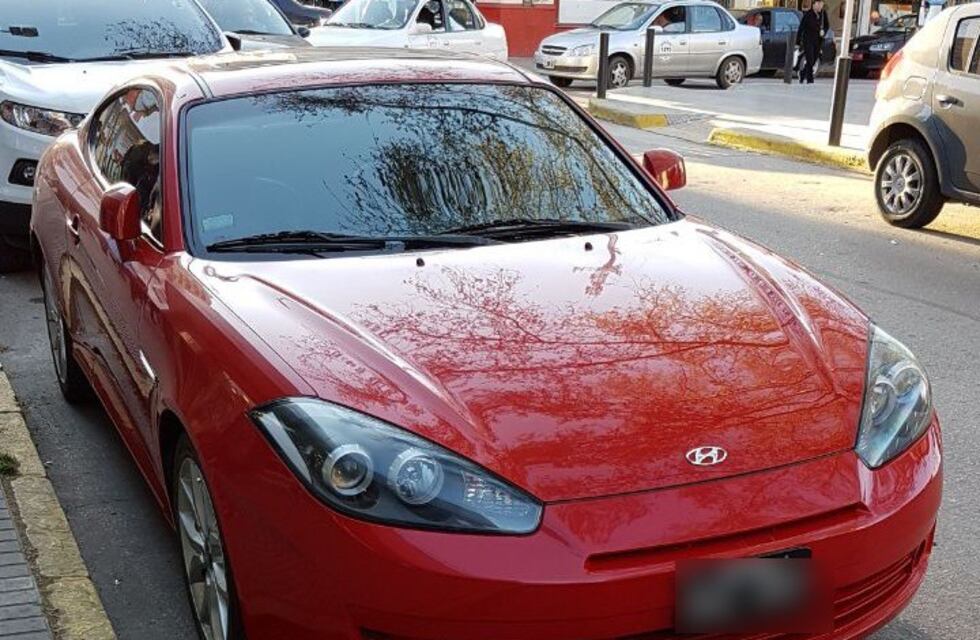 Recuperan tres autos robados; hay tres detenidos