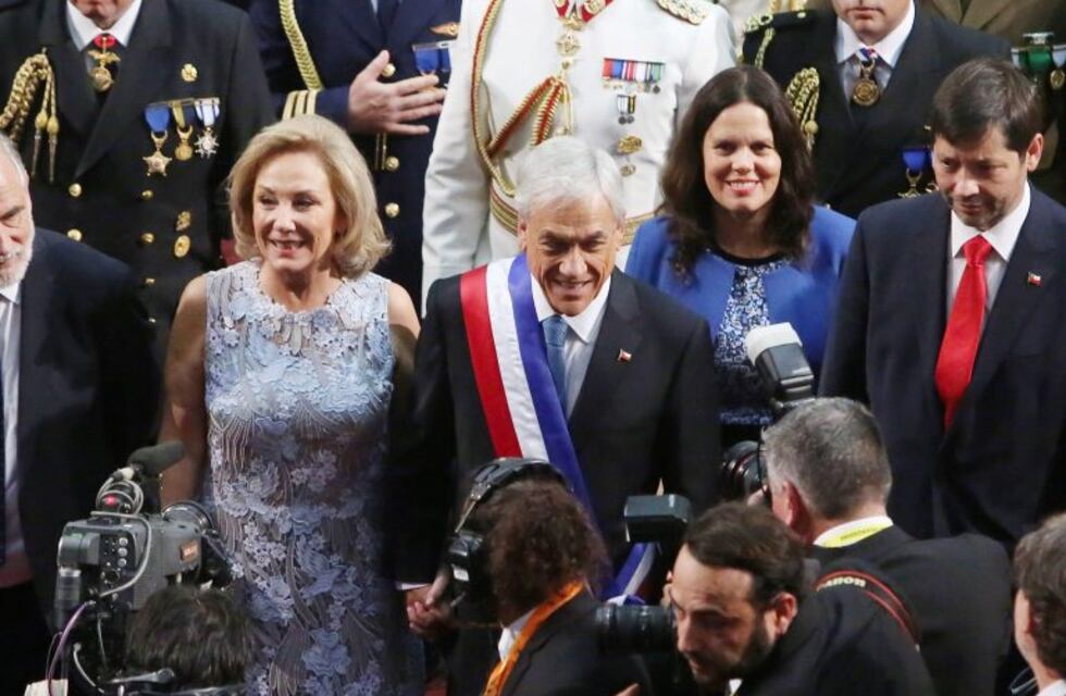 Piñera recibió los atributos del mando y ya es presidente de Chile