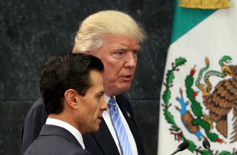 Trump le insistió a Peña Nieto que México pague por el muro que quiere costruir