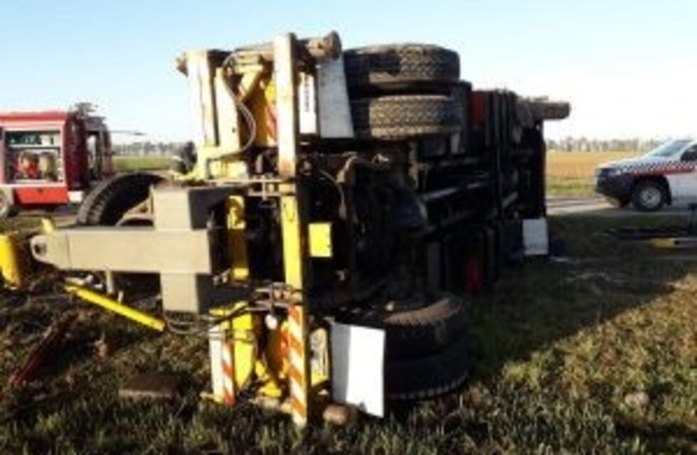 Volcó una grúa en Ruta Nacional Nº 9: hay heridos