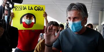 Jorge Messi, father and agent of soccer player Lionel Messi, arrives at Josep Tarradellas Barcelona-El Prat airport for a meeting with Barcelona President Josep Maria Bartomeu, in Barcelona, Spain September 2, 2020\u002E REUTERS/Nacho Doce