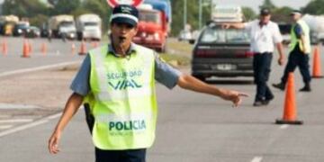 Mujer policu00eda de Seguridad Vial