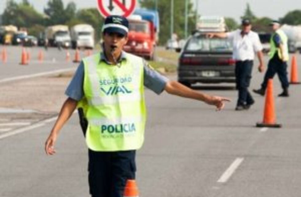 Una mujer policía fue apuñalada en un control vial por un paciente psiquiátrico