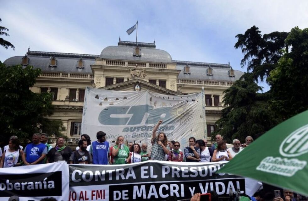 Segundo día de acampe en rechazo al Presupuesto bonaerense