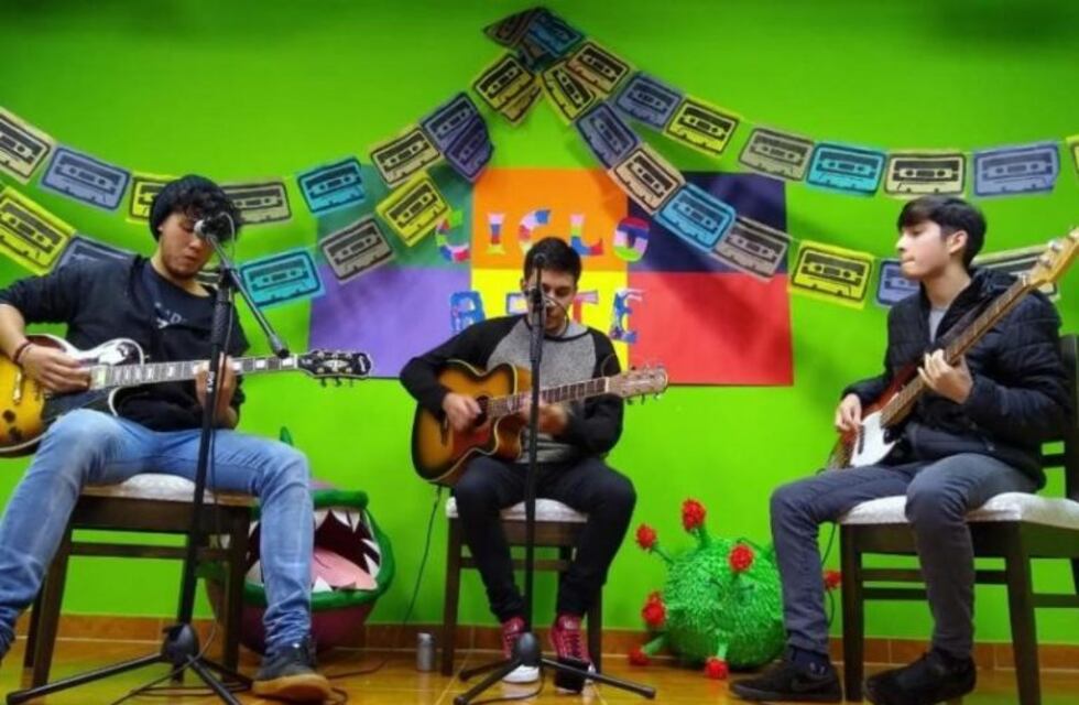 Realizan Talleres Culturales virtuales en Puerto Esperanza