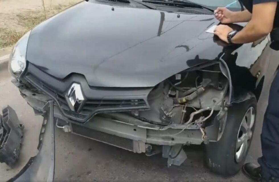 La policía pensó que estaba deteniendo a un narco y le destrozó el auto a un locutor