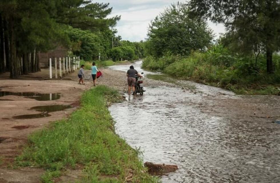 Asisten a los damnificados por las lluvias en La Cocha