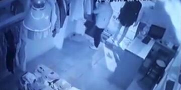 Robo en Río Cuarto registrado por las cámaras de seguridad\u002E
