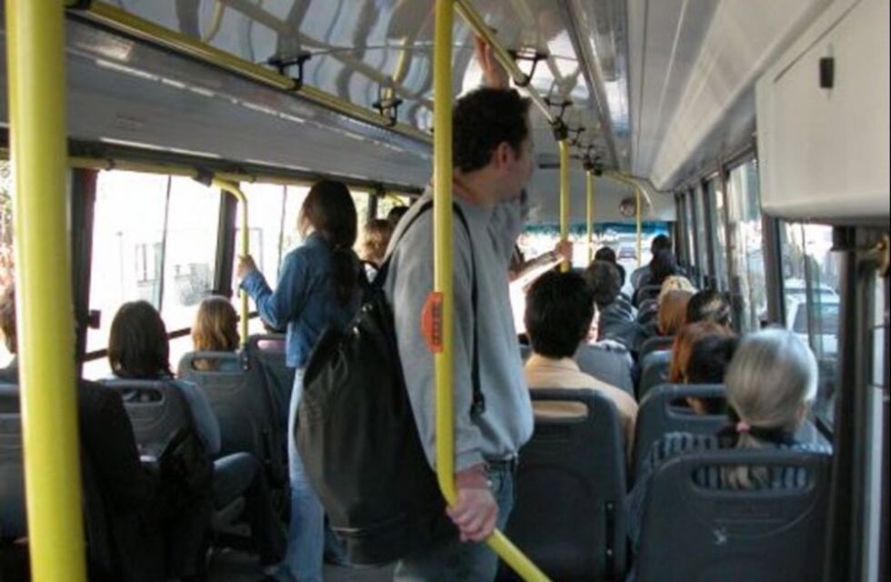 Para prevenir delitos pondrán cámaras en los micros platenses