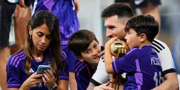 El niño de 10 años festejó el campeonato mundial con su familia en Qatar.