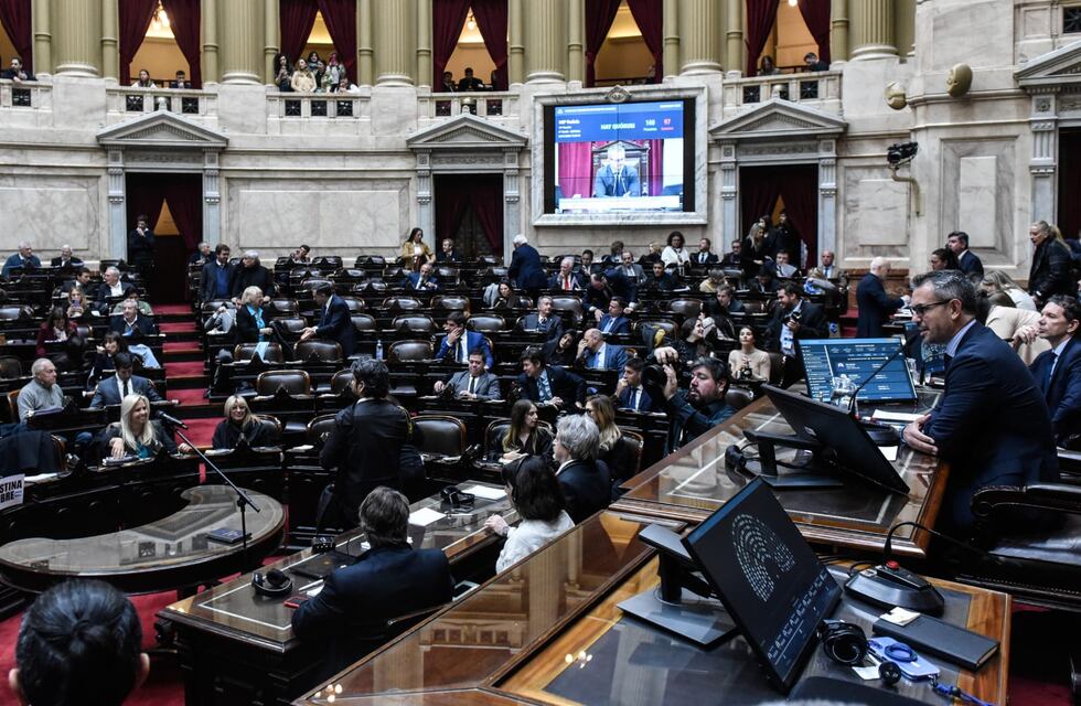 Diputados: la sesión terminó con escándalo, gritos y empujones