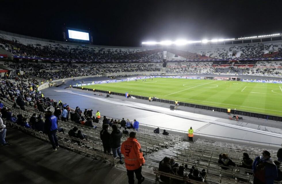 Habrá que tener al menos una dosis de la vacuna contra el coronavirus para ingresar a las canchas de fútbol