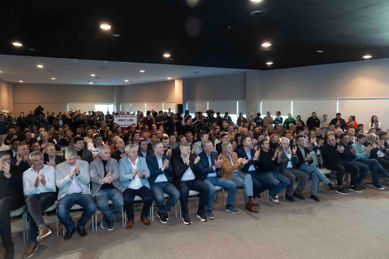 Schiaretti y Llaryora encabezaron un acto con intendentes de la UCR y el PRO.