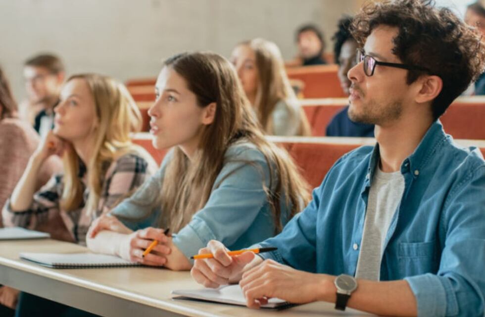 Una empresa financiera capacita a estudiantes y les ofrece trabajo: cómo aplicar