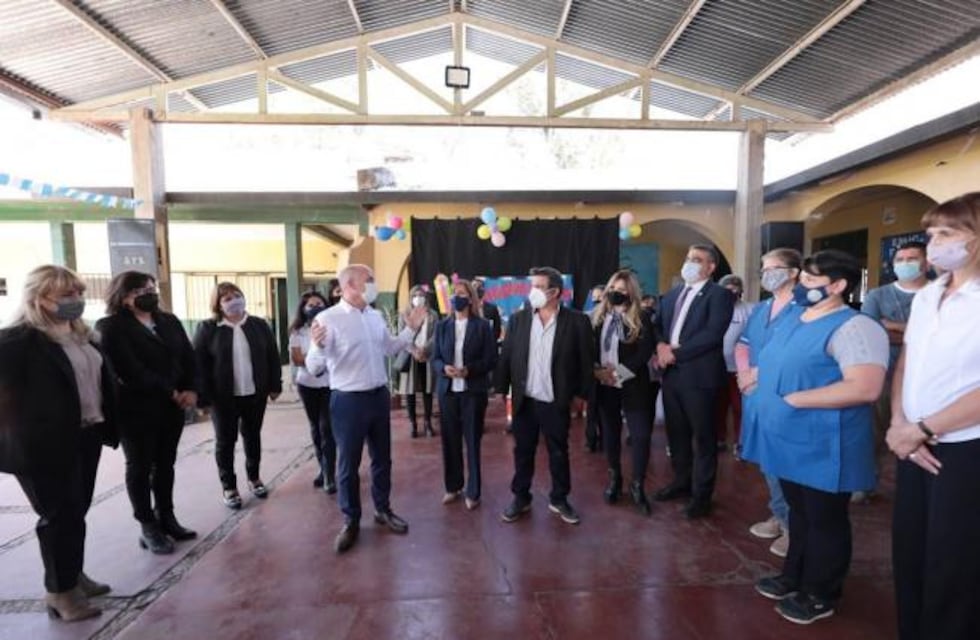 Lichtmajer inauguró obras de refacción en una escuela en Lules