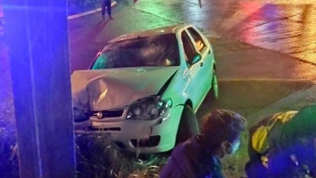 El joven intentó darse a la fuga pero fue detenido unos metros más adelante del hecho.