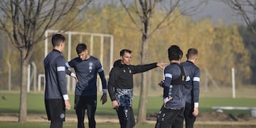 El entrenador Guillermo Farré ya tiene a disposición al nuevo refuerzo. (Ramiro Pereyra / La Voz)