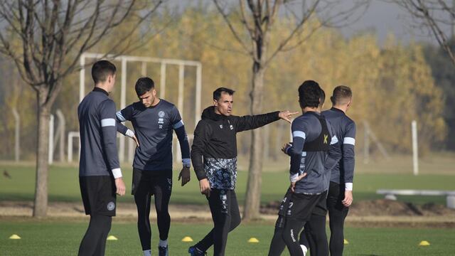 El entrenador Guillermo Farré ya tiene a disposición al nuevo refuerzo. (Ramiro Pereyra / La Voz)
