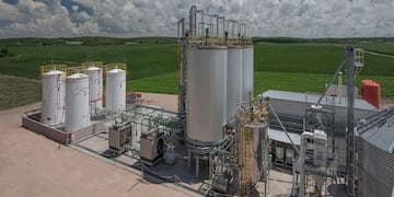 Biocombustible. Su producción le permite al agro dar valor agregado al maíz en origen. (La Voz/Archivo)