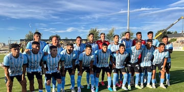 La formación de Racing, con un comienzo arrollardor en Puerto Madryn.