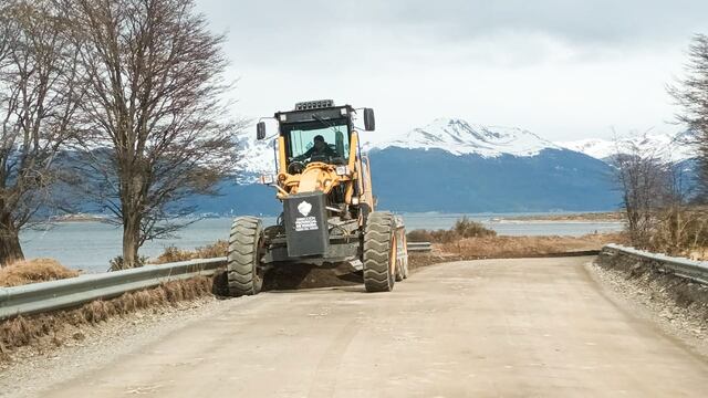 Tierra del Fuego: trabajos de mantenimiento en el cruce de la ruta 30