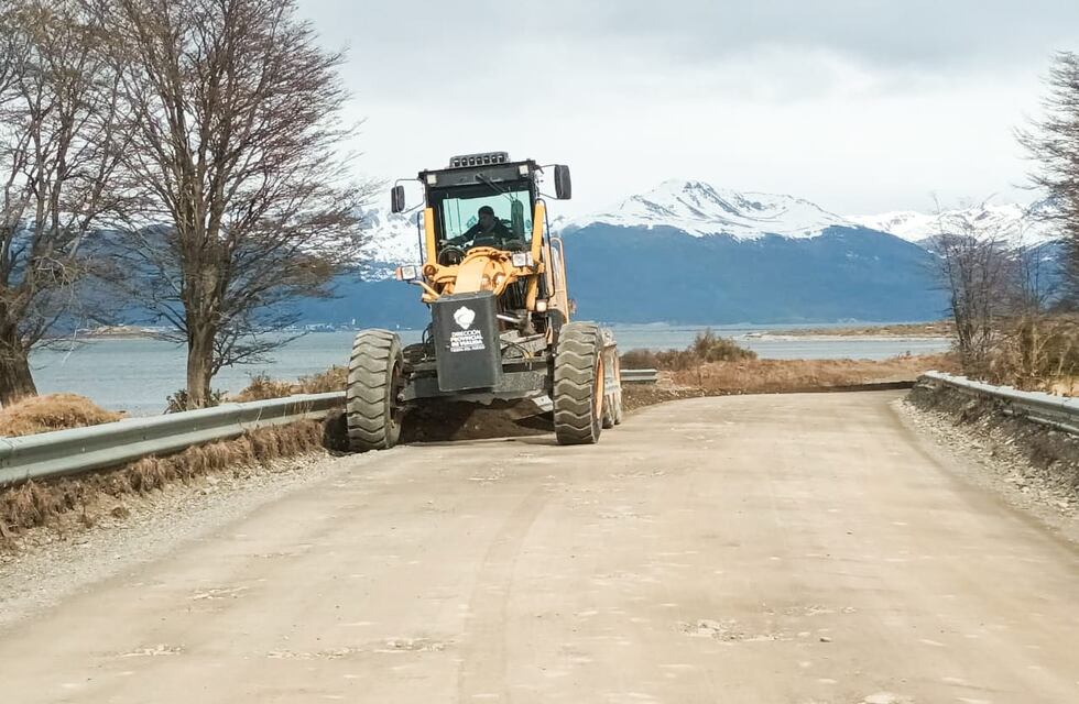Tierra del Fuego: trabajos de mantenimiento en el cruce de la ruta 30