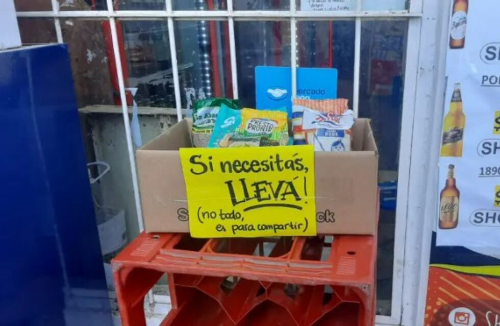 Robaron la “caja solidaria” de la puerta del almacén de Corrientes