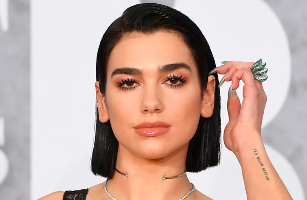 Demandas por una de sus canciones y su compromiso político: las polémicas de Dua Lipa