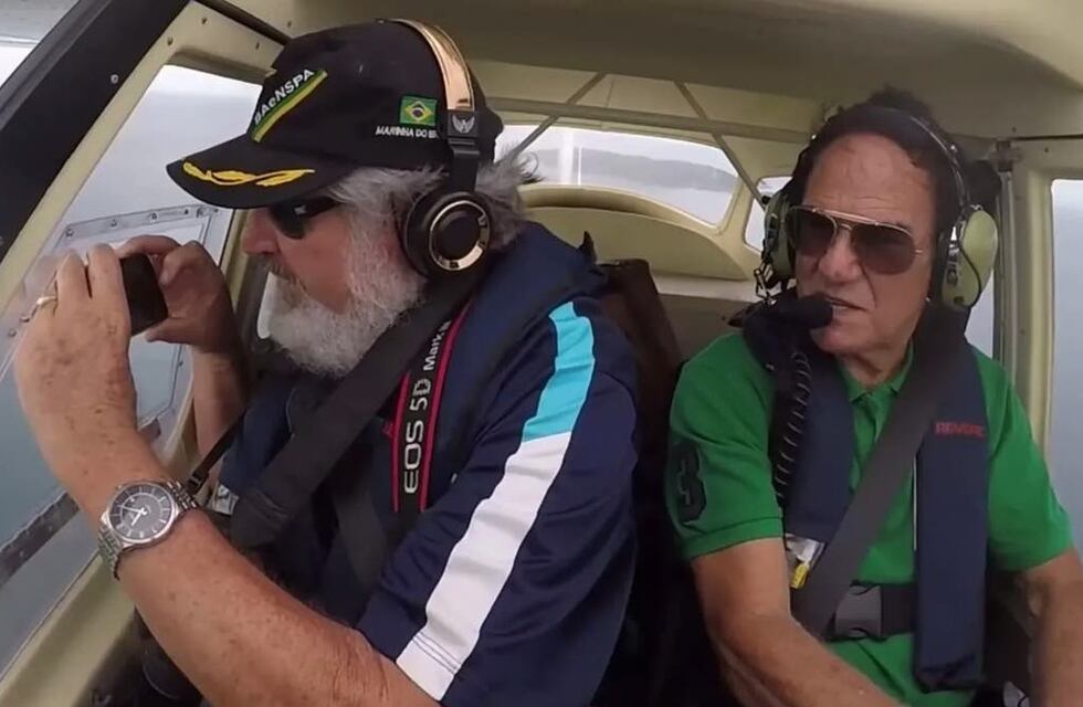 Se le cayó el celular desde una avioneta y siguió grabando hasta que aterrizó en la playa