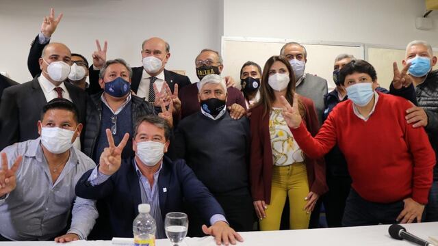 Manzur, Daer y Rivarola, junto a la dirigencia sindical justicialista, reunidos en Tucumán.