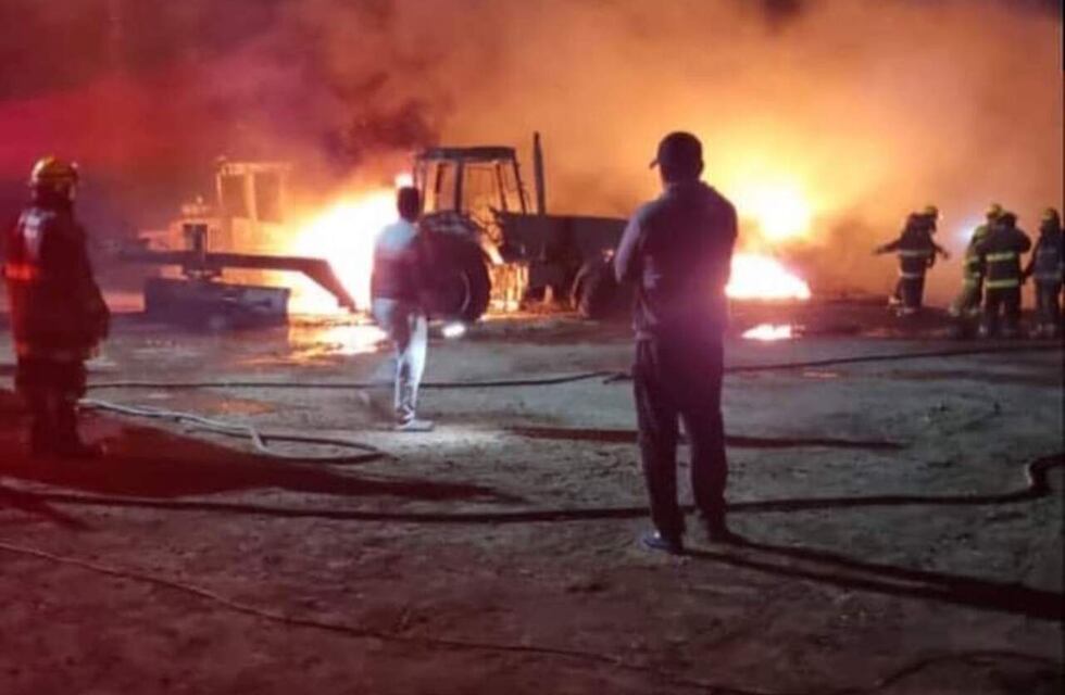 Marull: un incendio en un galpón ocasionó perdidas totales en maquinarias agrícolas
