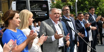 Presentó el gobernador de la provincia en la Plaza Independencia