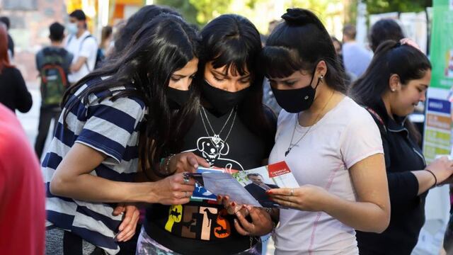 Unos 1.500 jóvenes pasaron por la plaza San Martín.