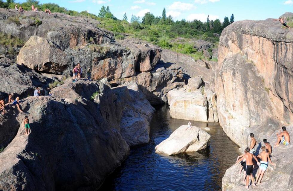 Mina Clavero: rescataron a un niño que era arrastrado por el río