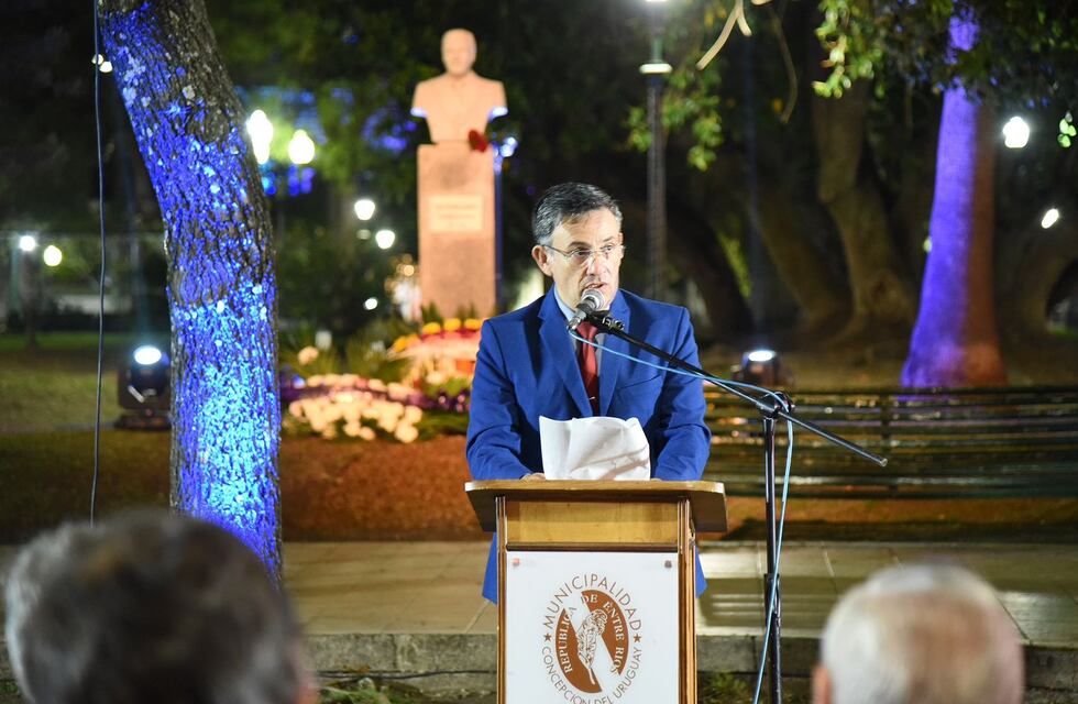 Con un emotivo acto, el pueblo uruguayense celebró el retorno a la democracia