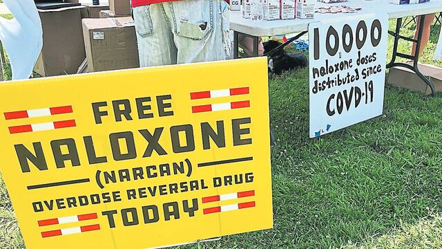 Nueva York repartirá la droga naxolona de manera gratuita en boliches y bares nocturnos, que ayuda a combatir la adicción por opiáceos. Foto: AP.