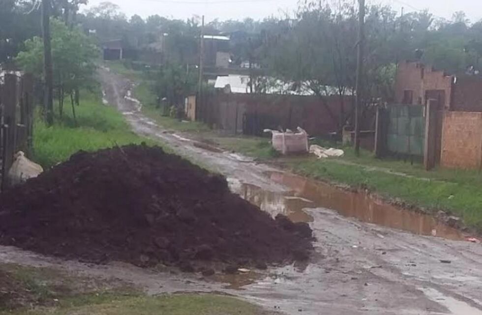 Tras las lluvias se registraron complicaciones para circular por calles terradas de Puerto Iguazú