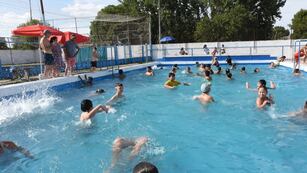 Siguen las actividades en las piletas municipales