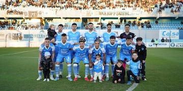 Estudiantes de Río Cuarto y la formación ante Gimnasia (M). (Prensa Estudiantes).