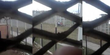 Las imágenes fueron registradas desde el interior de uno de los pabellones de la Unidad 11.