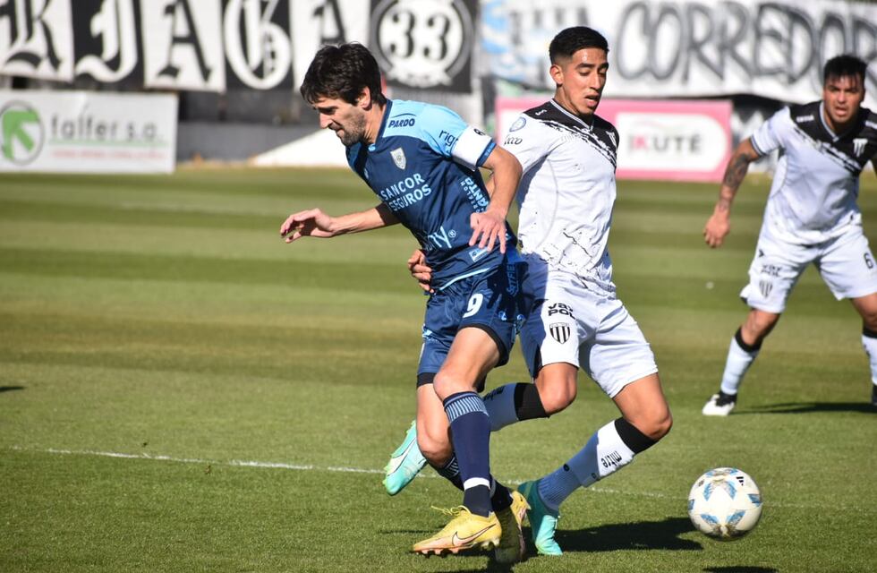 A Atlético se le escapó sobre el final y perdió en Mendoza 2 a 1