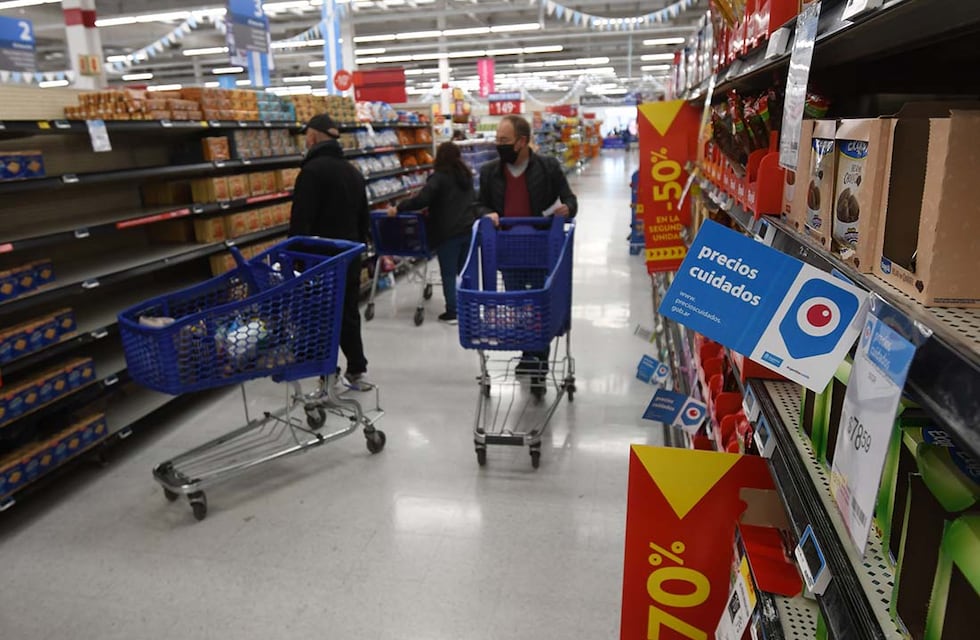 La inflación no aflojó en junio y los salarios privados pierden poder de compra