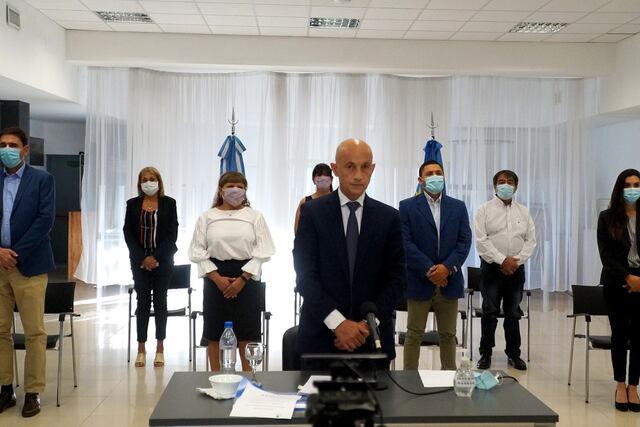 El intendente Fernando Cotillo brindó su discurso via streaming y acompañado de sus secretarios.