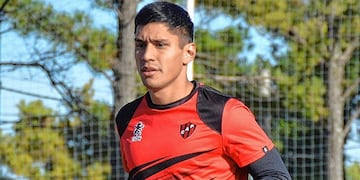 Lucas Kruspzky extendió su contrato con Patronato.