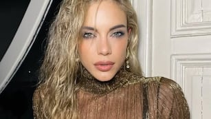 Emilia Attias apostó por un corset mega escotado y un accesorio que llamó la atención de todos: “Cinturón multiuso…”