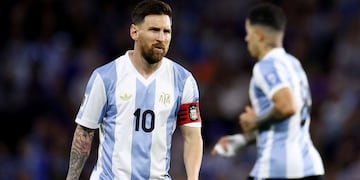 Lionel Messi, luce la flamante camiseta de la Selección Argentina en la Bombonera. / Gentileza.