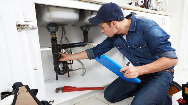 Es plomero, mostró en TikTok un tip para ahorrar y su consejo se hizo viral