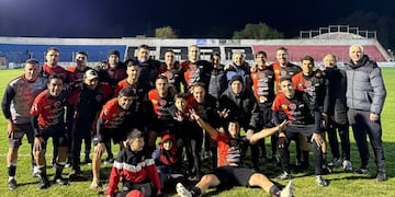 Sporting superó 3 a 2 a Rosario Puerto Belgrano por el clásico en Fútbol Senior. Hubo incidentes entre simpatizantes tras el partido.